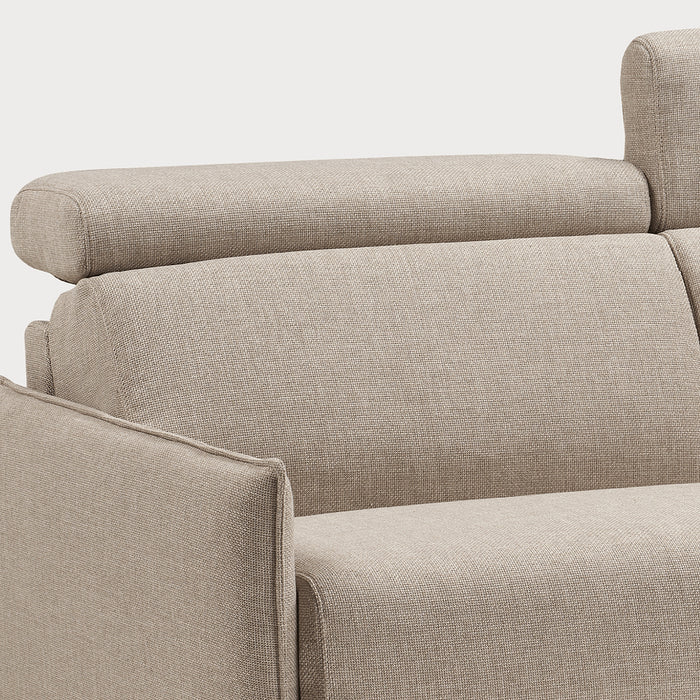 CLYDE itališka sofa-lova – porankio ir audinio detalė